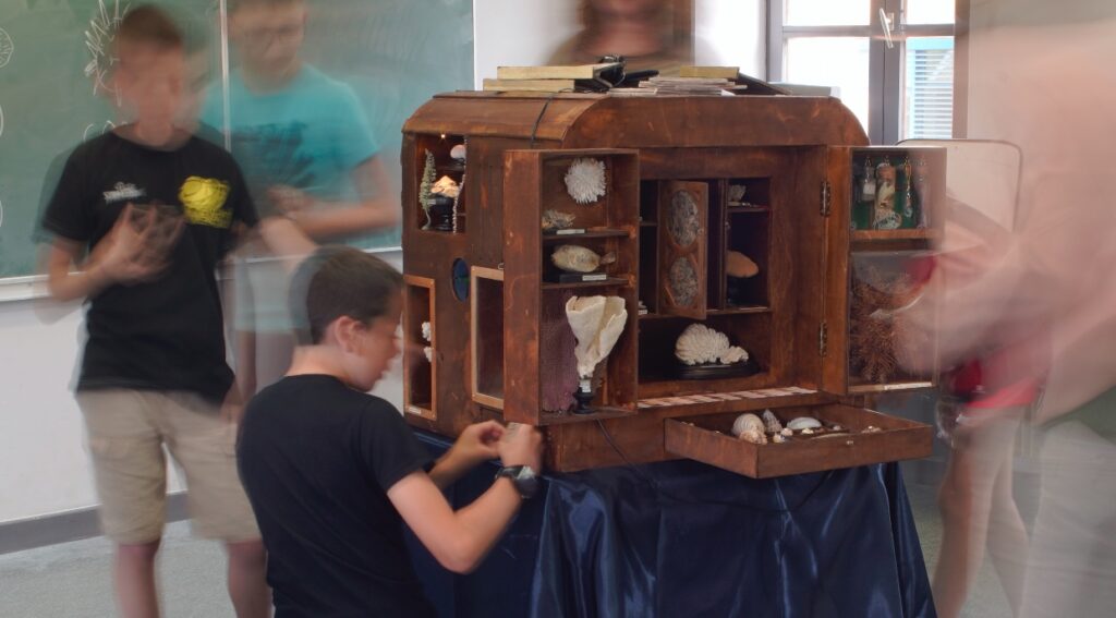 Elementaire - Escape Box Corail - Jeu d'équipe 2022 - (c) Léonard BERNE